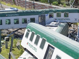 İtalya’nın Kuzeyinde Tren Raydan Çıktı: 3 Yaralı