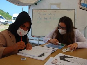 Giresun’da Mevsimlik Fındık İşçileri Okuma Ve Yazma Öğreniyor