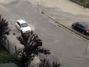Sağanak Yağmur Arnavutköy’de Yolları Göle Çevirdi