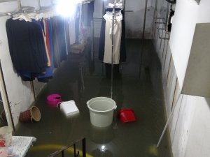 Trabzon’da Şiddetli Yağış Nedeniyle İş Yerleri Ve Katlı Otoparkları Su Bastı