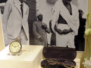 Gandhi’nin Gözlüğü 340 Bin Dolara Satıldı