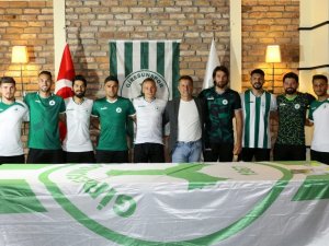 Giresunspor 8 Futbolcuyla Sözleşme İmzaladı