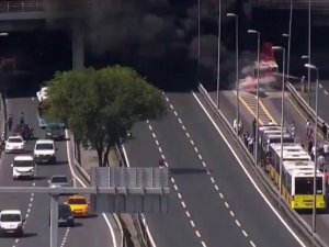 Zeytinburnu’da Bir Metrobüste Yangın Çıktı