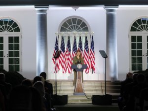 Melania Trump : “Korona Virüs Görünmez Düşman“