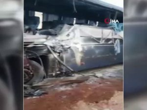 Feci Kaza ! ... Yolcu Otobüsü İle Kamyon Çarpıştı: 3 Ölü, 6 Yaralı