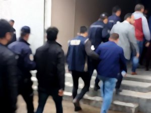 İzmir Merkezli 13 İlde Fetö Operasyonu: 22 Şüpheli Gözaltına Alındı