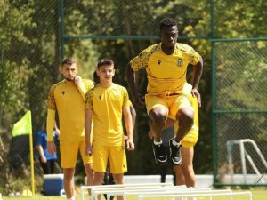 Yeni Malatyaspor 6 Takviye Yaparken, 7 Futbolcuyla Da Yollarını Ayırdı