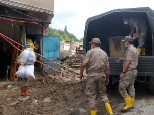 Giresun’da Selzedelerin Ev Eşyaları Askeri Araçlarla Taşınıyor