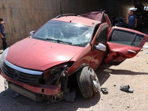 Kontrolden Çıkan Otomobil Köprüden Düştü: 1 Ölü, 2 Yaralı