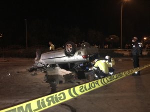 Cam Yüklü Kamyonete Çarpan Otomobil Takla Attı: 1 Ölü, 3 Yaralı