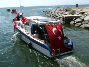 Balıkçı Tekneleri Florya Atatürk Köşkü’nü Selamladı