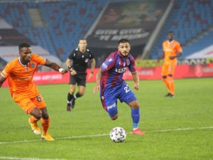 Süper Lig: Trabzonspor: 0 - Medipol Başakşehir: 1 (İlk Yarı)