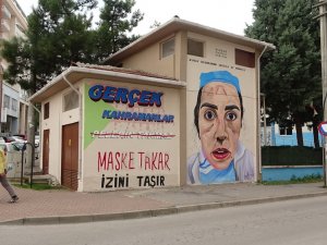 Sağlık Çalışanlarının Zorlu Mücadelesi Trafoya Resmedildi