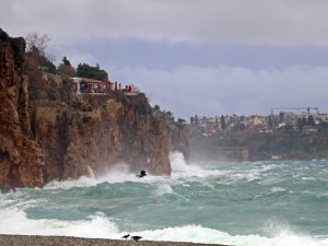 Antalya İçin Fırtına Uyarası