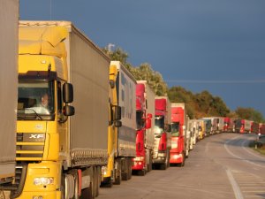 Hamzabeyli Sınır Kapısı’nda 25 Kilometrelik Tır Kuyruğu Oluştu