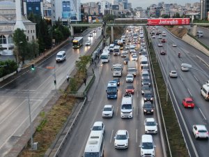 İ̇stanbul’da Yağmur Başladı, Trafik Yoğunluğu Yüzde 55’i Gördü