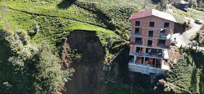 Rize'deki Heyelan Anında Orada Olan Usta O Anları Anlattı
