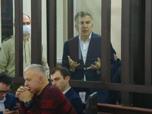 Gürcistan’ın Eski Cumhurbaşkanı Saakaşvili Yeniden Hakim Karşısına Çıktı