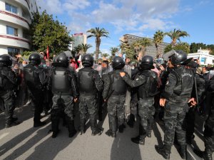 Tunus’ta Yasemin Devrimi’nin Yıldönümünde Halk Sokağa İndi