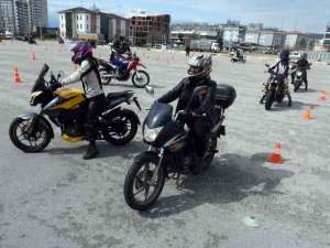 Kepez’de Kadınlara Motosiklet Sürüş Eğitimi