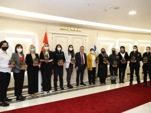Antalya Büyükşehir Belediyesi Kadın Çalışanlarına 8 Mart İzni
