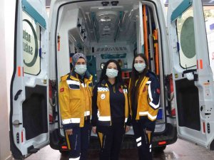 Kadın Ambulans Şoförü Ekibiyle Hayat Kurtarıyor