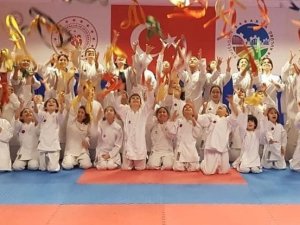Büyükşehir Karatecileri Kuşak Atladı