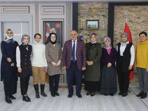 Başkan Öztürk, Kadınlar Günü’nü Personelleri İle Birlikte Kutladı
