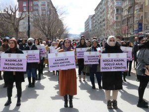 Sivas’ta Kadınlar İçin Yürüdüler