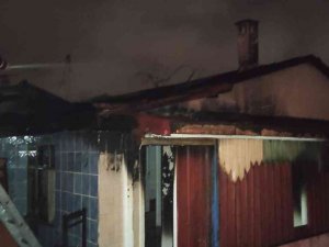 Altınova’da Müstakil Evde Korkutan Yangın