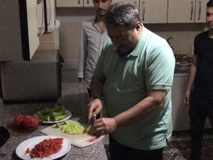 Milletvekili Fendoğlu Üniversite Öğrencileri İçin Sahur Yemeği Hazırladı