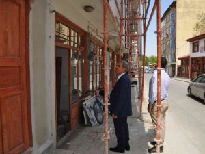 Akşehir İ̇maret Sokak’taki Sokak Sağlıklaştırma Çalışmaları Sürüyor