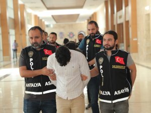 Antalya’da Sahte Polis Kimliği İle 56 Bin Dolar Dolandıran 4 Şüpheli Yakalandı
