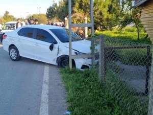 İ̇ki Otomobil Ve Motosikletin Karıştığı Kazada 1 Kişi Yaralandı