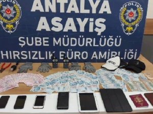 Antalya’da Bir Araçtan 60 Bin Lira Çalan Hırsızlar İ̇zmir’de Yakalandı