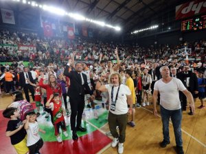 Ing Basketbol Süper Ligi Play-off: Pınar Karşıyaka: 79 - Anadolu Efes: 73