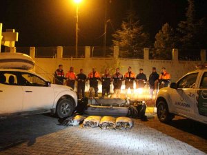 Jandarma Van’da Kaçak Avlanan 3 Ton Canlı İnci Kefali Ele Geçirdi