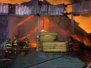 Meksika’da, Fabrikadaki Yangın Paniğe Neden Oldu