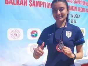 Simavlı Milli Atlet Sıla Ata, Balkan Şampiyonu Oldu