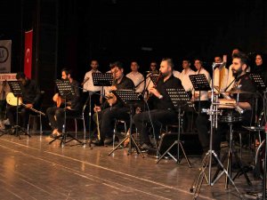 Elazığ’da Türk Halk Müziği Konseri Mest Etti