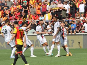 Spor Toto Süper Lig: Göztepe: 0 - Beşiktaş: 2 (İ̇lk Yarı)