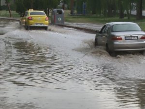 Edirne’de Şiddetli Yağış: Yollar Göle Döndü