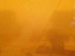 Irak’ta Kum Fırtınası Nedeniyle Uçuşlar İptal Edildi