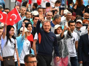 Mersin’de 19 Mayıs Coşkusu Büyükşehir Belediyesinin Gençlik Kortejiyle Başladı
