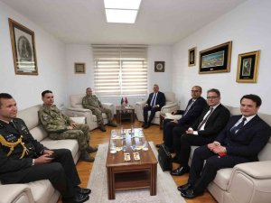 Dışişleri Bakanı Çavuşoğlu, Kosova Türk Temsil Heyeti Başkanlığını Ziyaret Etti