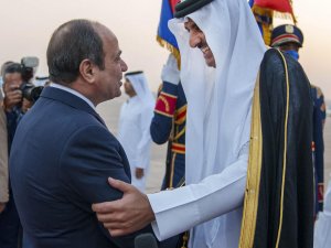 Mısır Cumhurbaşkanı Sissi, 7 Yıl Sonra Katar Emiri Al Thani İle Görüştü