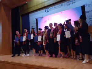 Kktc Anadolu Üniversitesi’nde Mezuniyet Töreni Düzenlendi