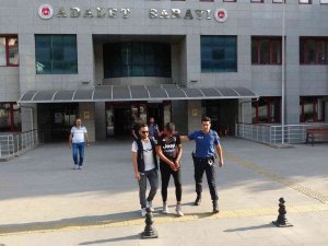 Manavgat’ta Silahlı Yağma Suçundan 2 Tutuklama