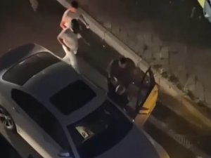 Fatih’te Bir Sürücü Otomobiliyle Çarptığı Taksiciyi Bıçakladı