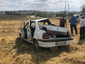 Kontrolden Çıkan Otomobil Tarlaya Uçtu: 4 Yaralı
